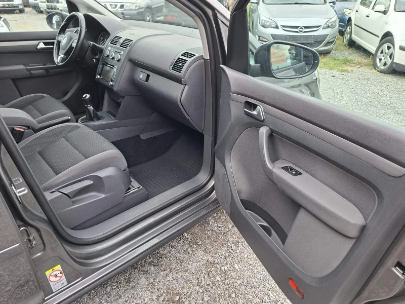 VW Touran 1.6 TDI , снимка 14 - Автомобили и джипове - 52127442