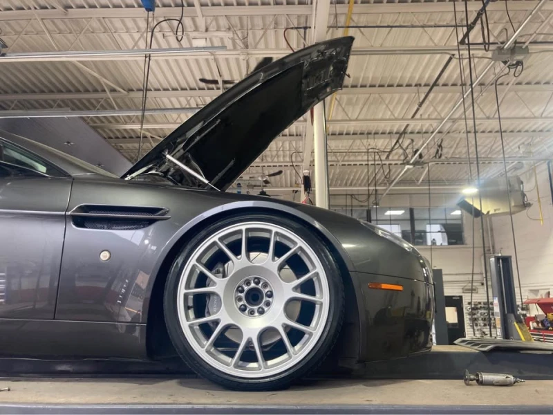 Aston Martin V8 Vantage CARFAX* АВТОФИНАНСИРАНЕ* БЕЗ ПЪРВОНАЧАЛНА ВНОСКА* , снимка 7 - Автомобили и джипове - 52895914