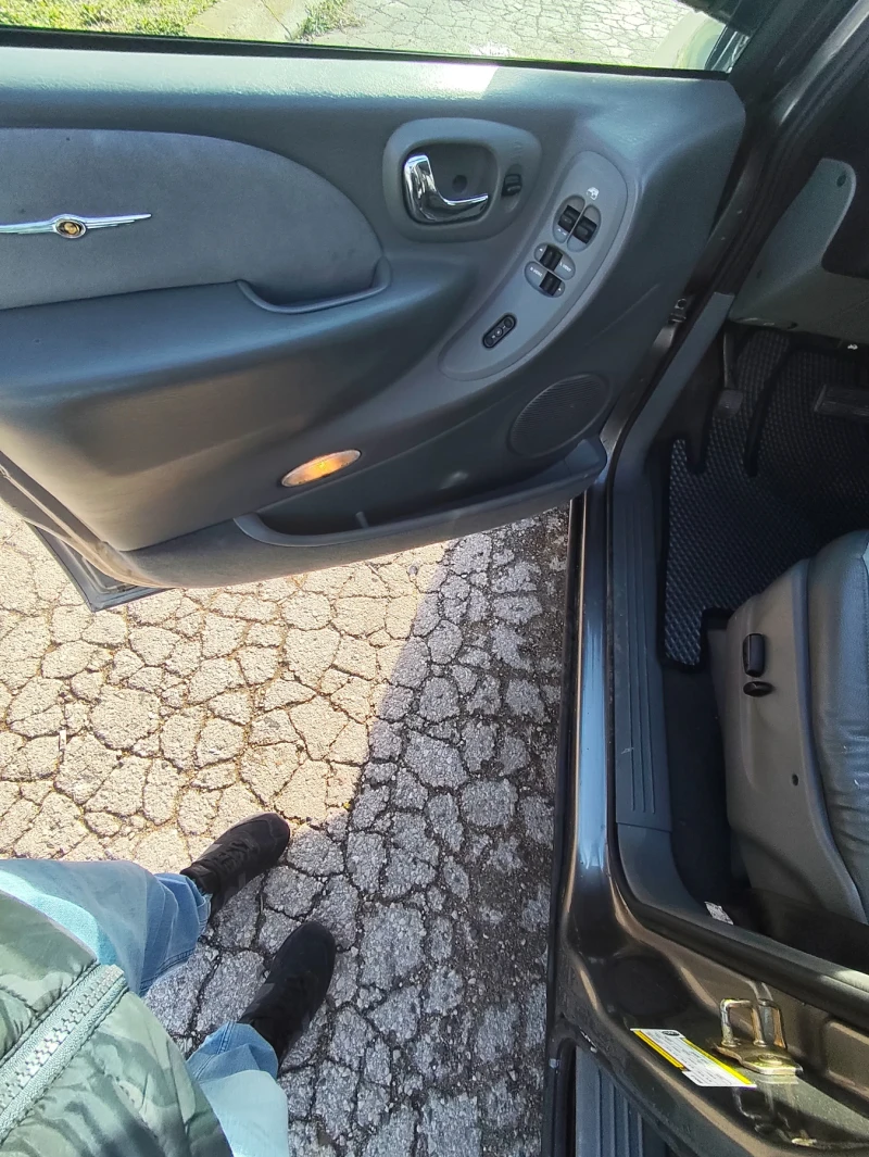 Chrysler Gr.voyager 2.8 CRDI, снимка 9 - Автомобили и джипове - 52972966