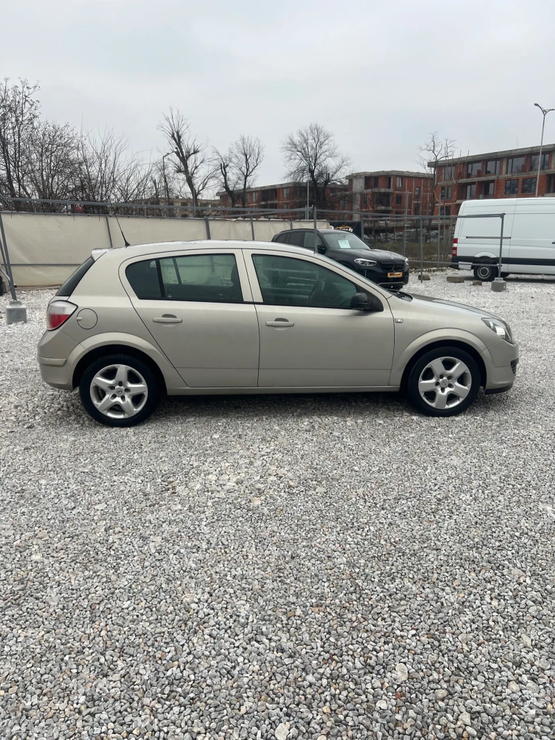 Opel Astra 1.7 CDTI, снимка 4 - Автомобили и джипове - 53442279
