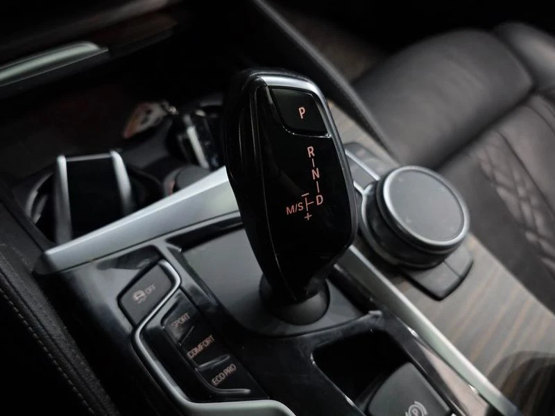 BMW 520 520d Luxury Plus| 190к.с.| ВКЛ.ТЕХНОТЕСТ, снимка 9 - Автомобили и джипове - 55130480