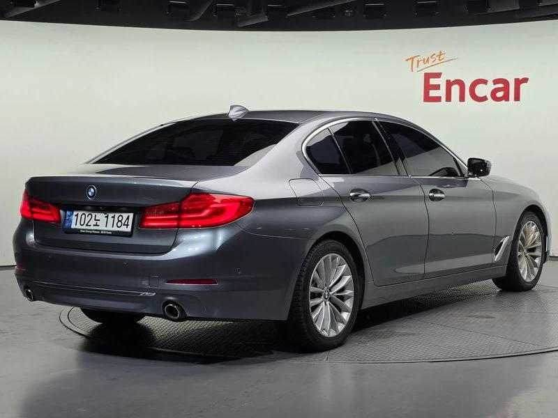 BMW 520 520d Luxury Plus| 190к.с.| ВКЛ.ТЕХНОТЕСТ, снимка 2 - Автомобили и джипове - 55130480