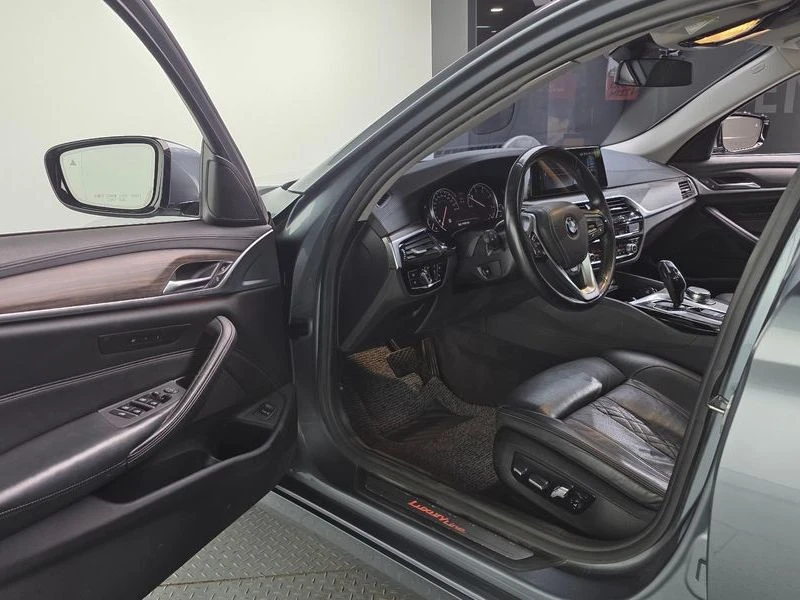 BMW 520 520d Luxury Plus| 190к.с.| ВКЛ.ТЕХНОТЕСТ, снимка 10 - Автомобили и джипове - 55130480