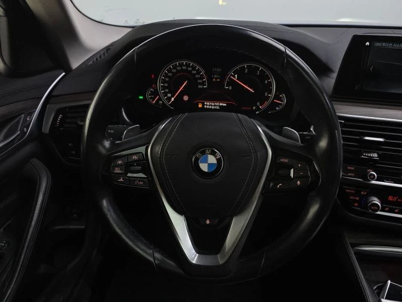 BMW 520 520d Luxury Plus| 190к.с.| ВКЛ.ТЕХНОТЕСТ, снимка 13 - Автомобили и джипове - 55130480