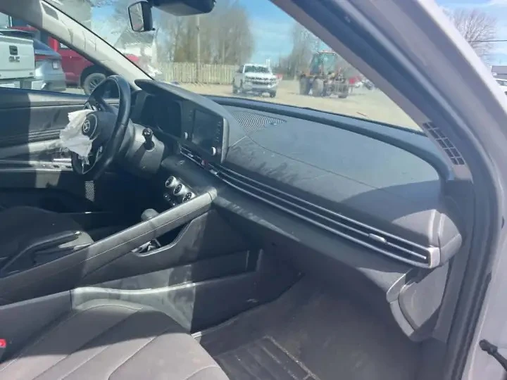 Hyundai Elantra Automatic, снимка 13 - Автомобили и джипове - 56010842