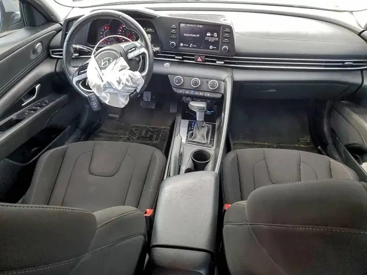 Hyundai Elantra Automatic, снимка 5 - Автомобили и джипове - 56010842