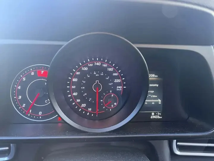 Hyundai Elantra Automatic, снимка 6 - Автомобили и джипове - 56010842