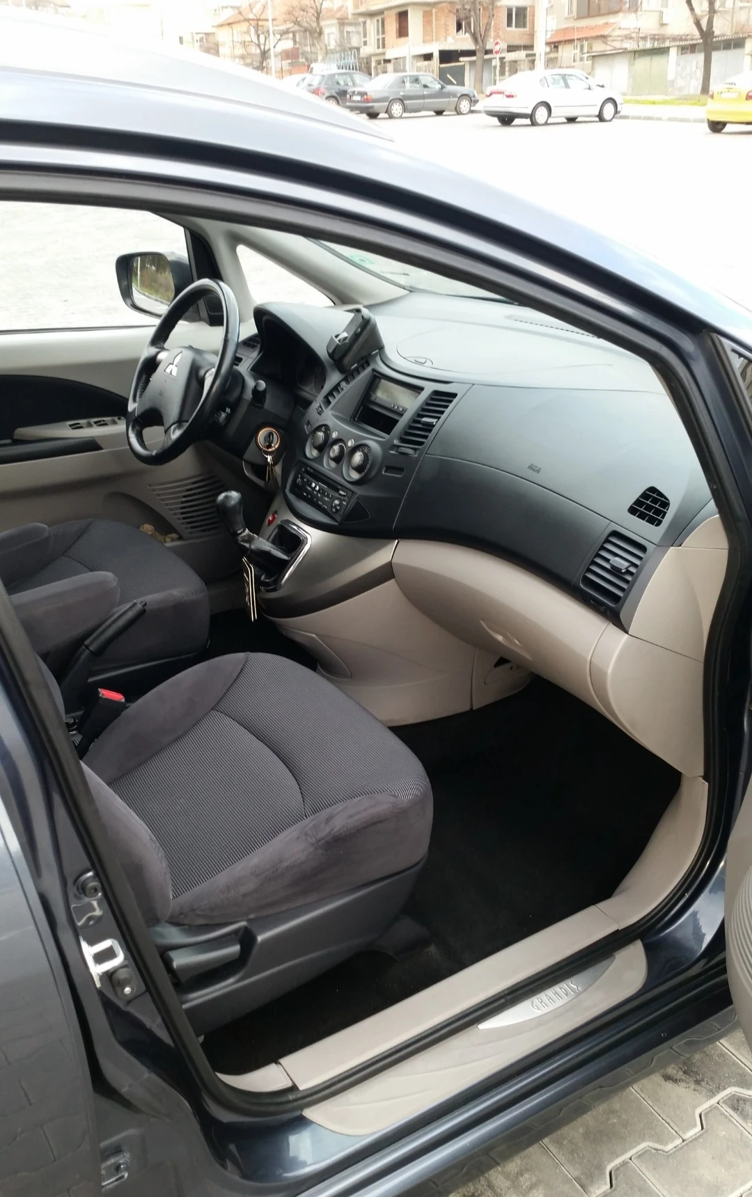 Mitsubishi Grandis  - изображение 7