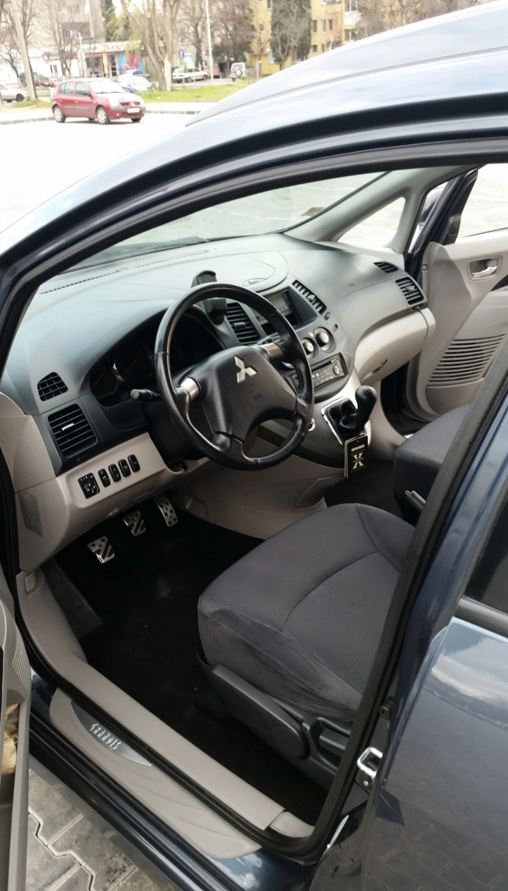 Mitsubishi Grandis  - изображение 6