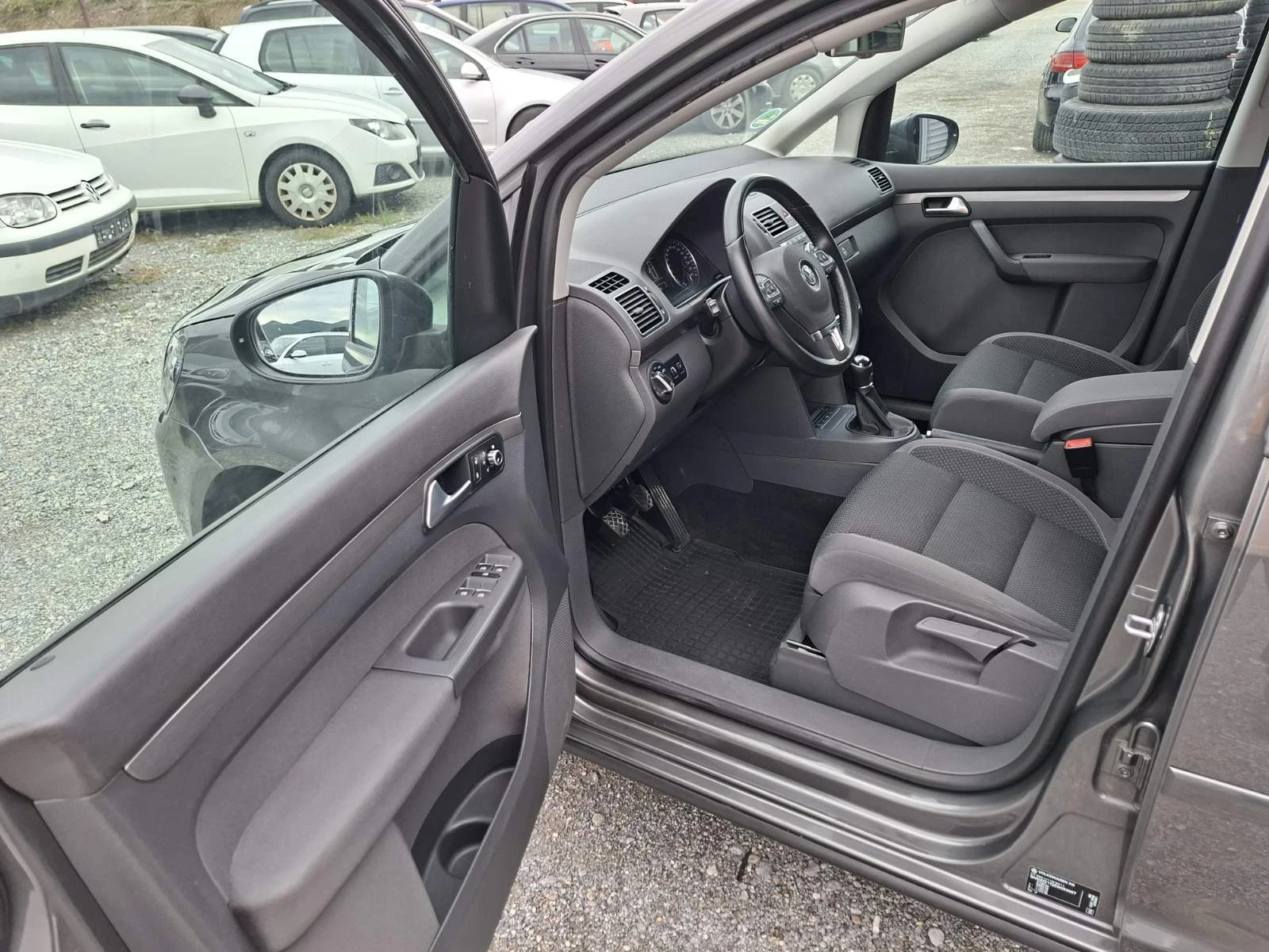 VW Touran 1.6 TDI  | Mobile.bg — изображение 8