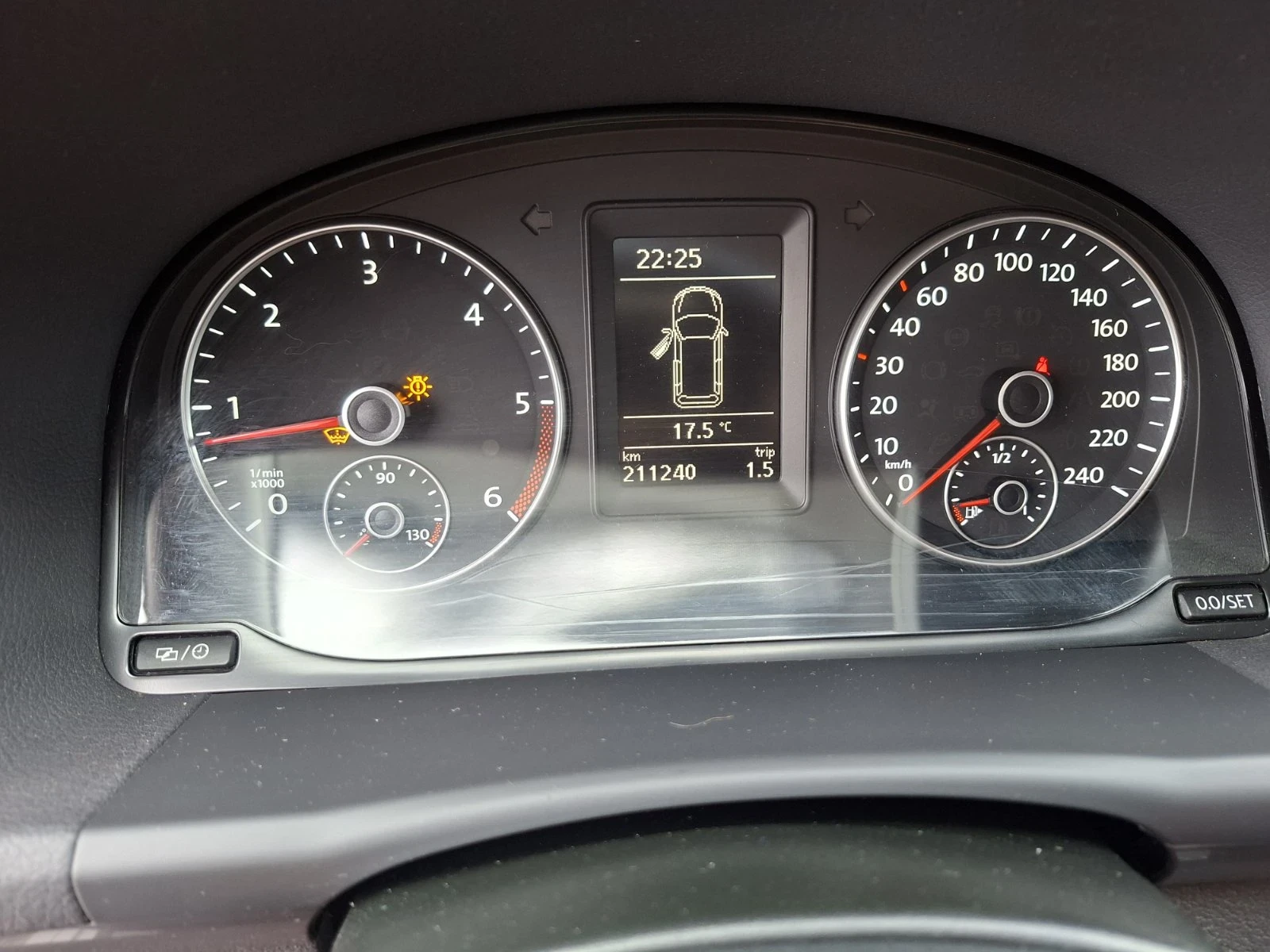 VW Touran 1.6 TDI  | Mobile.bg — изображение 16