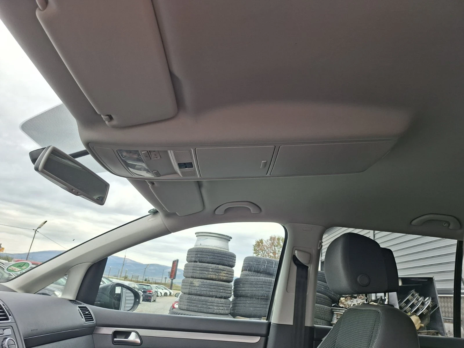 VW Touran 1.6 TDI  | Mobile.bg — изображение 15