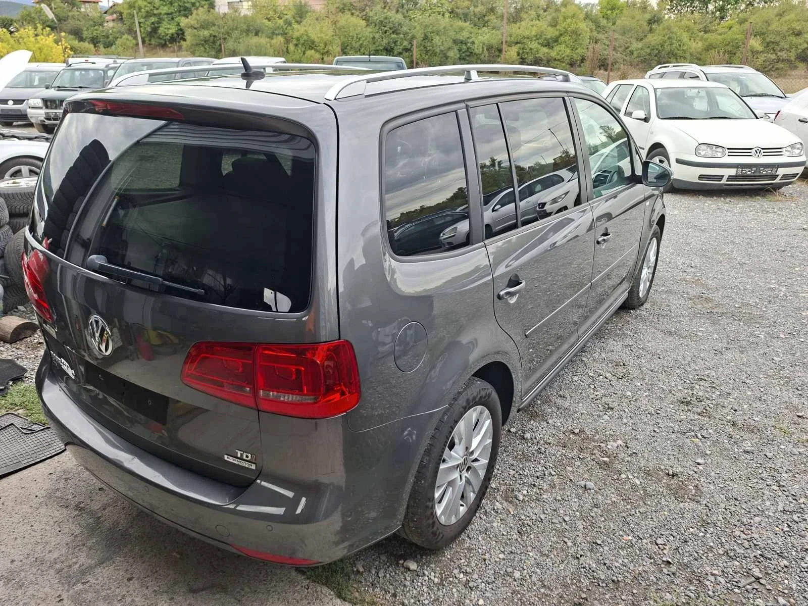 VW Touran 1.6 TDI  | Mobile.bg — изображение 7
