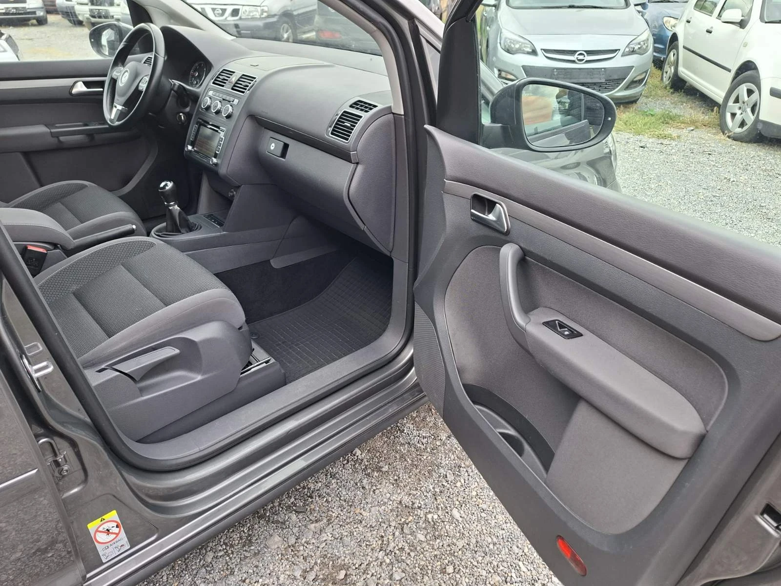 VW Touran 1.6 TDI  | Mobile.bg — изображение 14