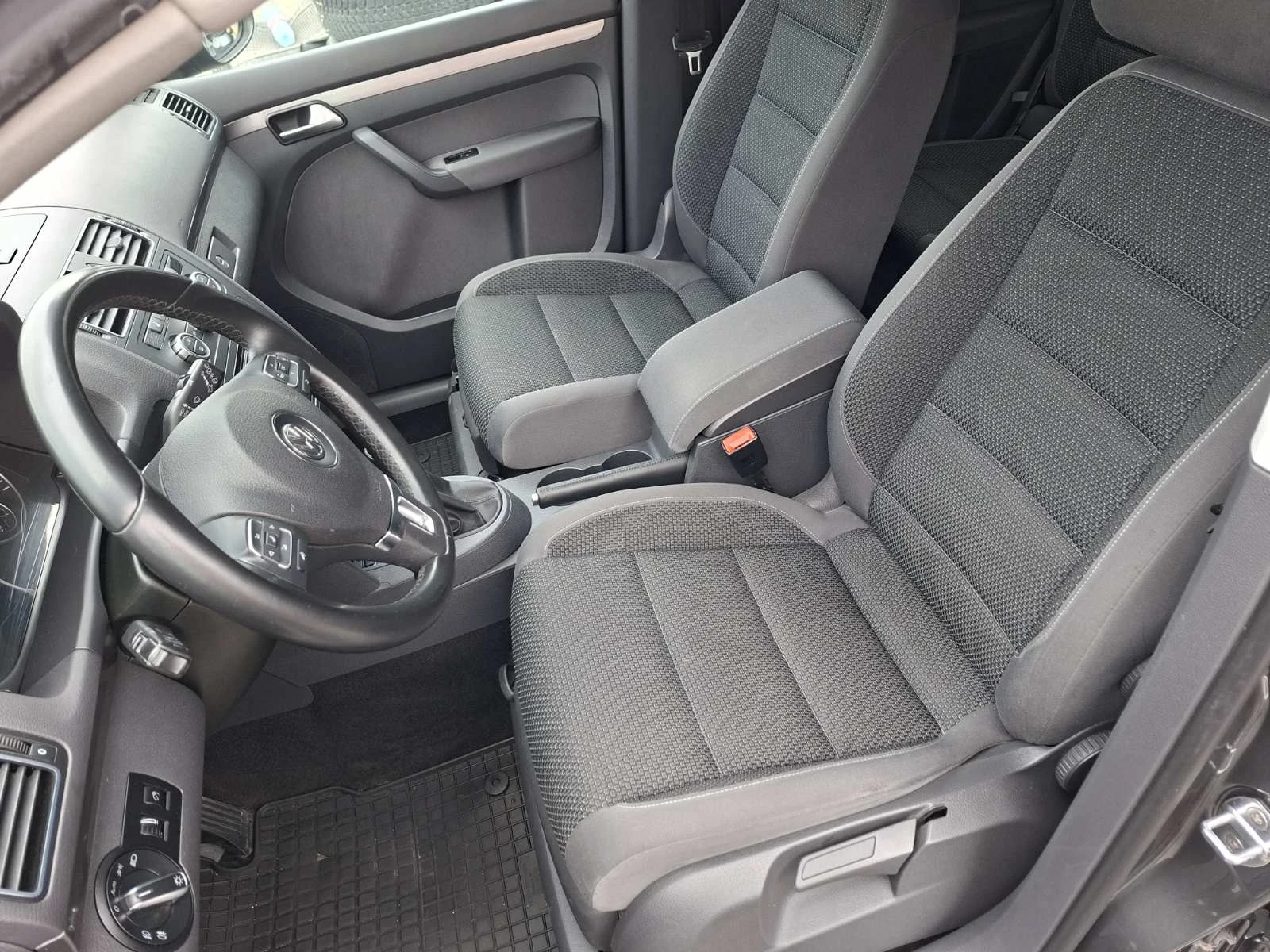 VW Touran 1.6 TDI  | Mobile.bg — изображение 9