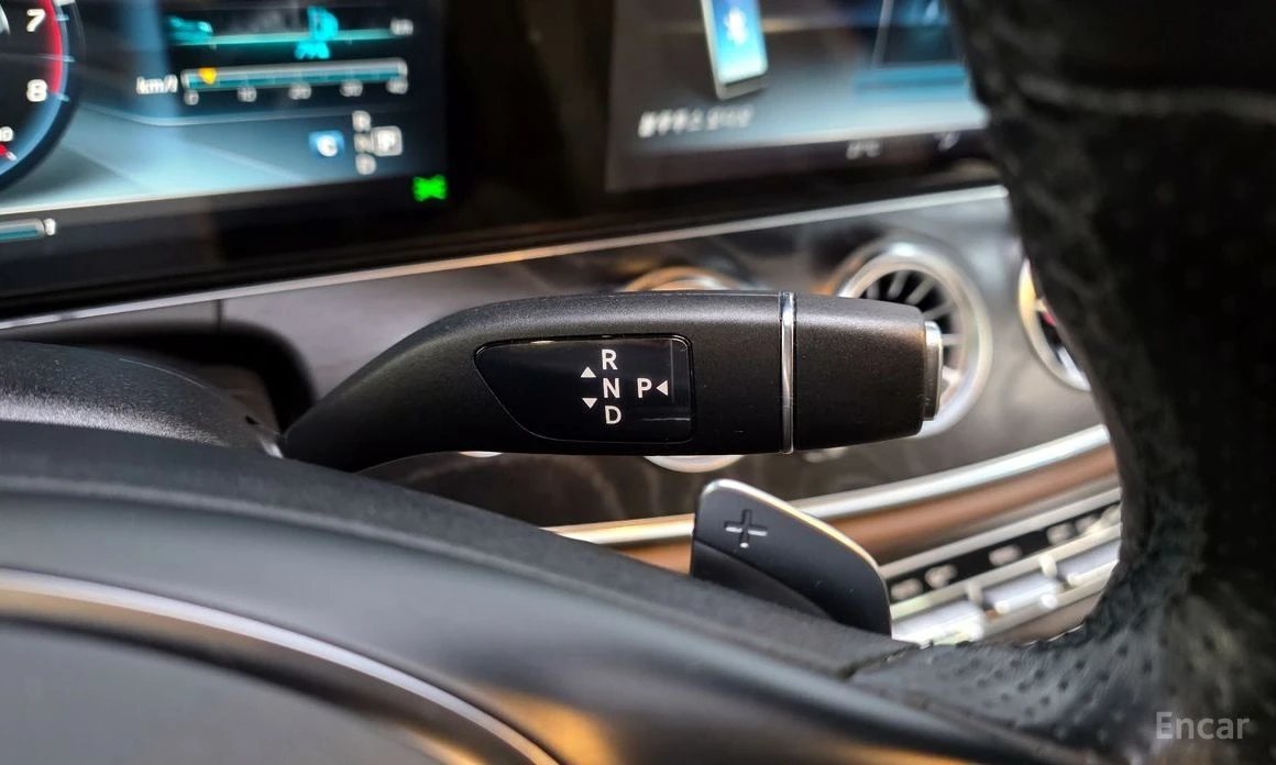 Mercedes-Benz E 300, снимка 9 - Автомобили и джипове - 53907640