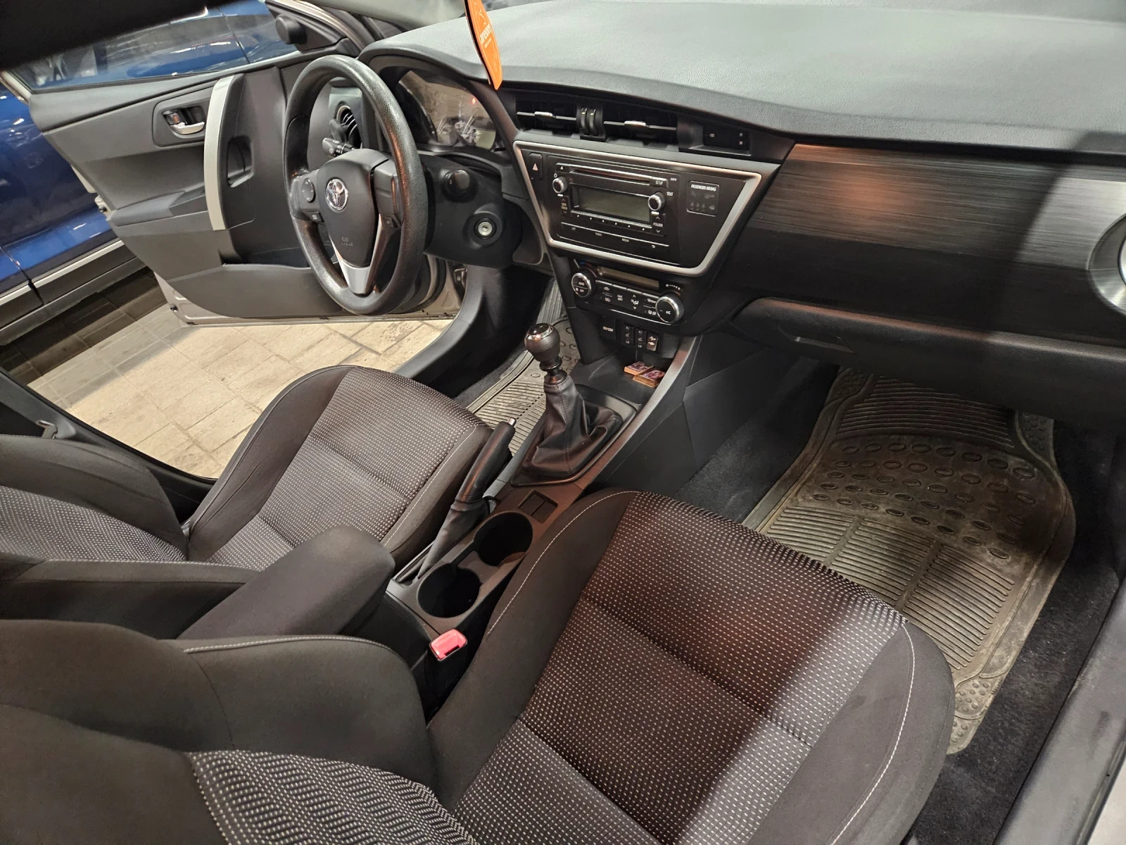 Toyota Auris 1.4 d4d, снимка 12 - Автомобили и джипове - 54084529