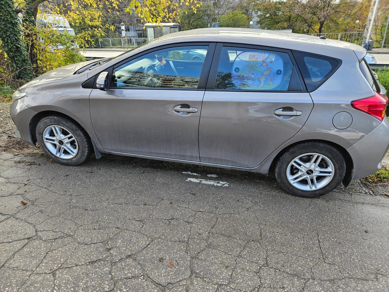 Toyota Auris 1.4 d4d, снимка 11 - Автомобили и джипове - 54084529