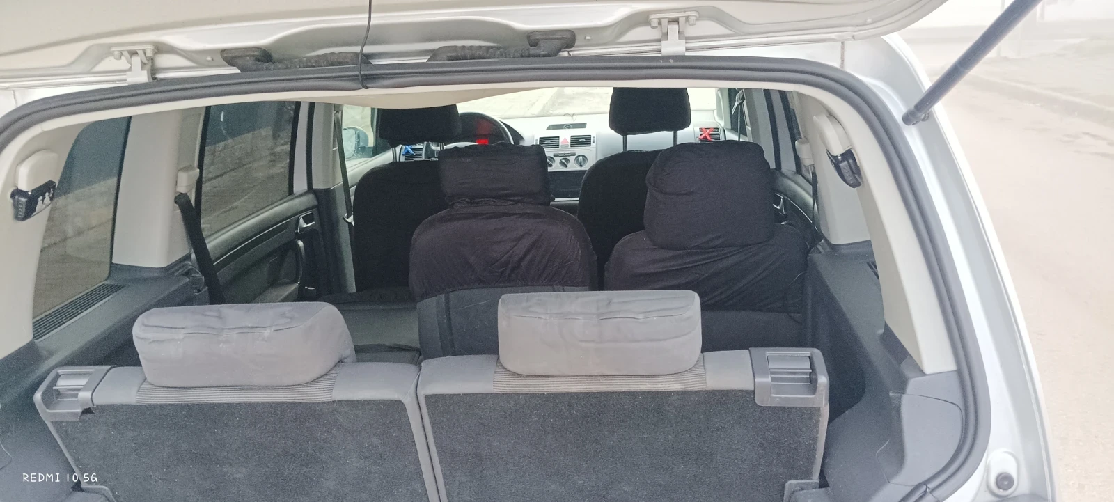 VW Touran, снимка 14 - Автомобили и джипове - 54266858