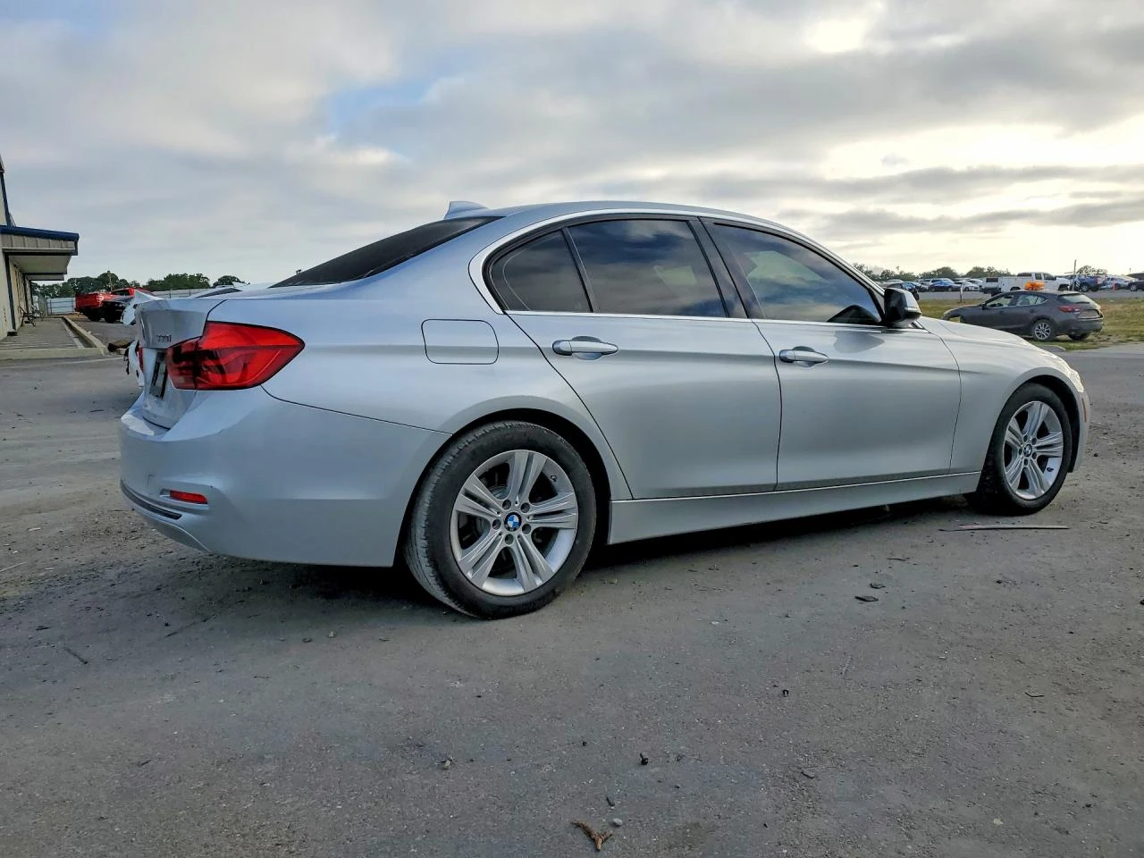 BMW 330 2.0l I, снимка 3 - Автомобили и джипове - 54322716