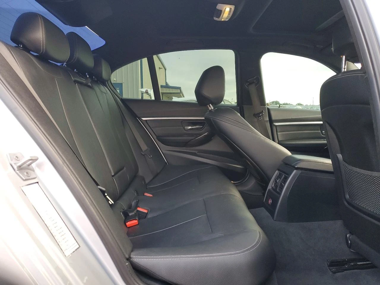 BMW 330 2.0l I, снимка 10 - Автомобили и джипове - 54322716