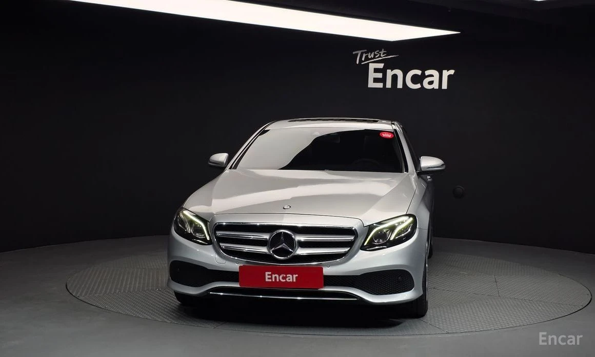 Mercedes-Benz E 220, снимка 3 - Автомобили и джипове - 54407878
