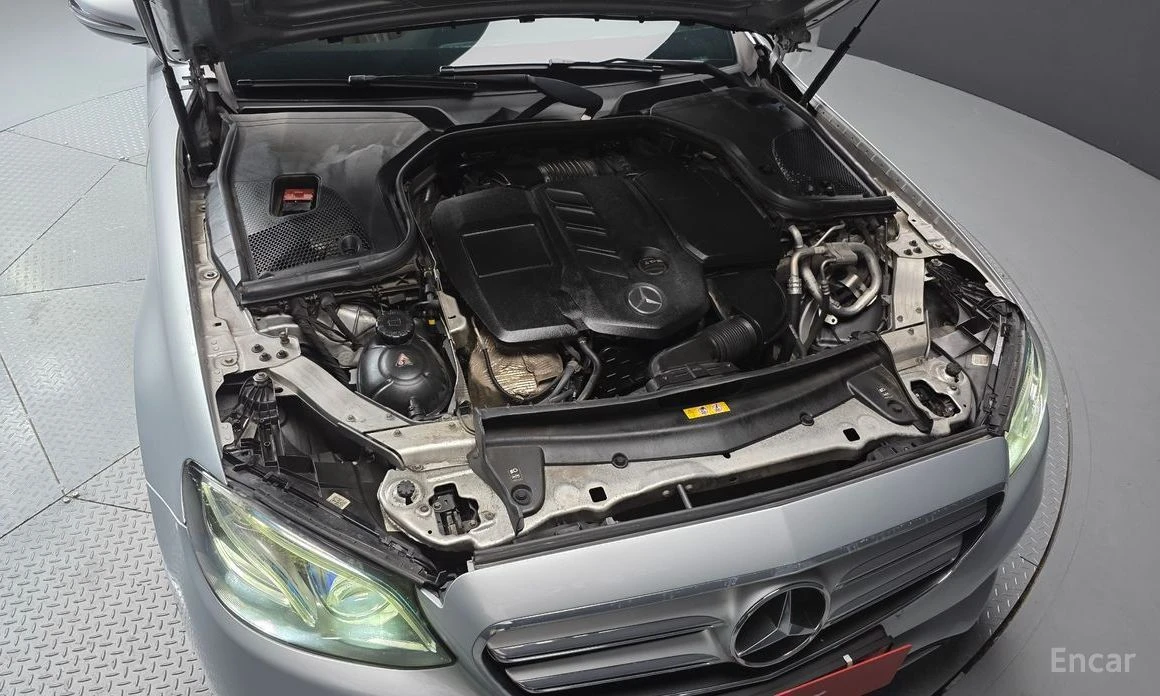Mercedes-Benz E 220, снимка 6 - Автомобили и джипове - 54407878