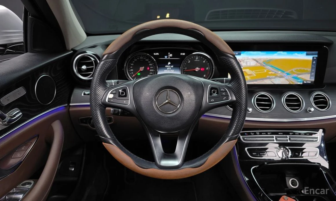 Mercedes-Benz E 220, снимка 13 - Автомобили и джипове - 54407878