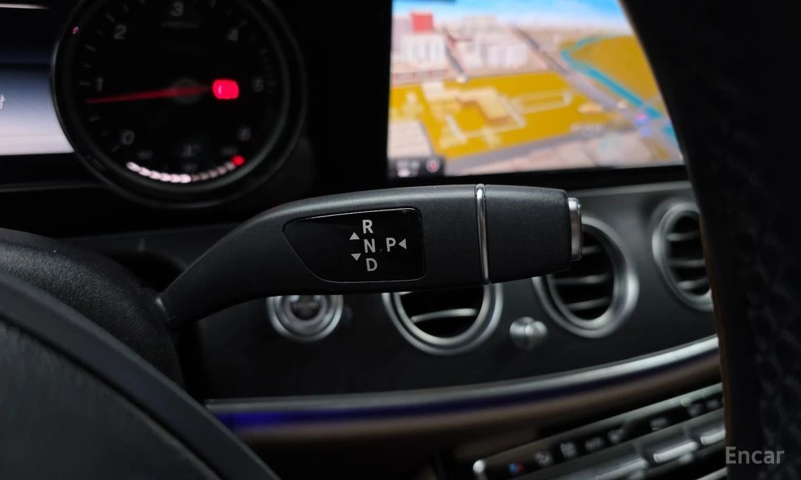 Mercedes-Benz E 220, снимка 9 - Автомобили и джипове - 54407878