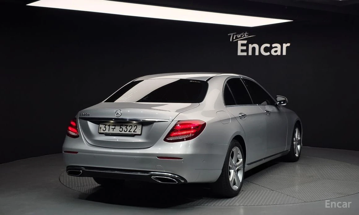 Mercedes-Benz E 220, снимка 2 - Автомобили и джипове - 54407878