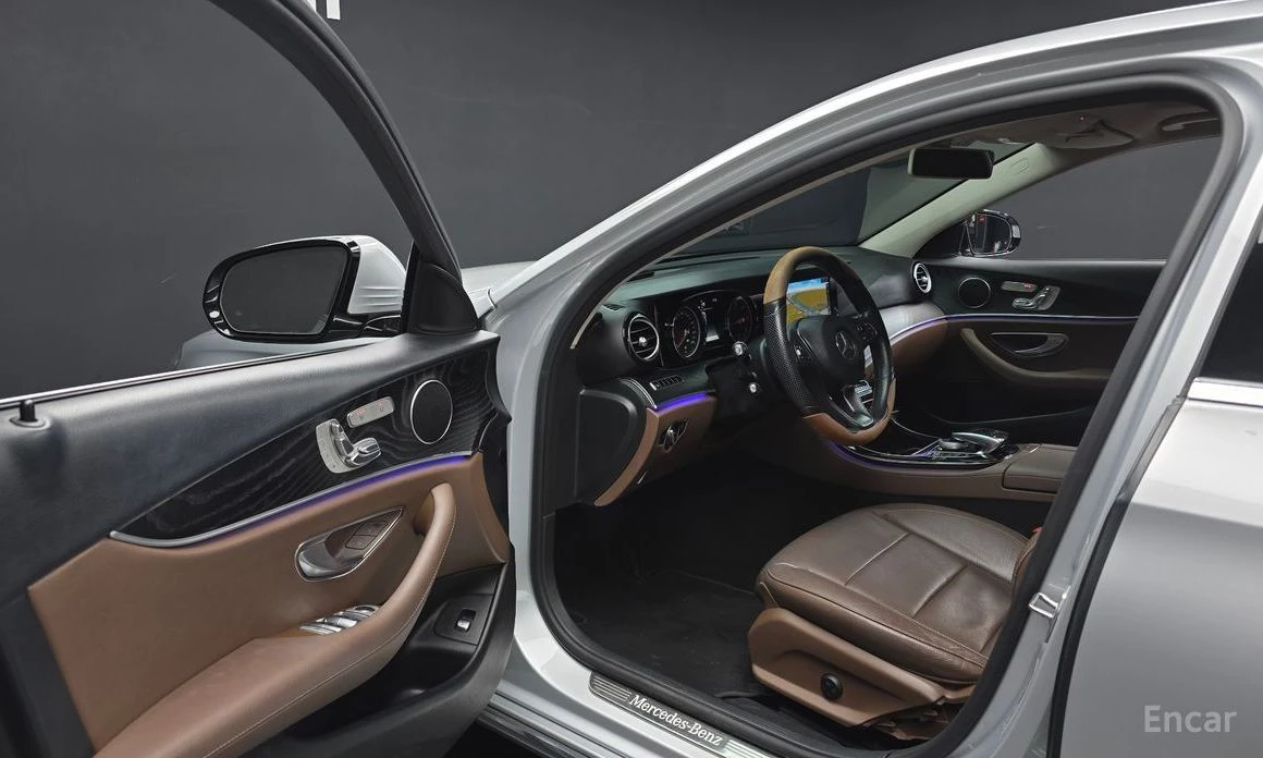 Mercedes-Benz E 220, снимка 10 - Автомобили и джипове - 54407878