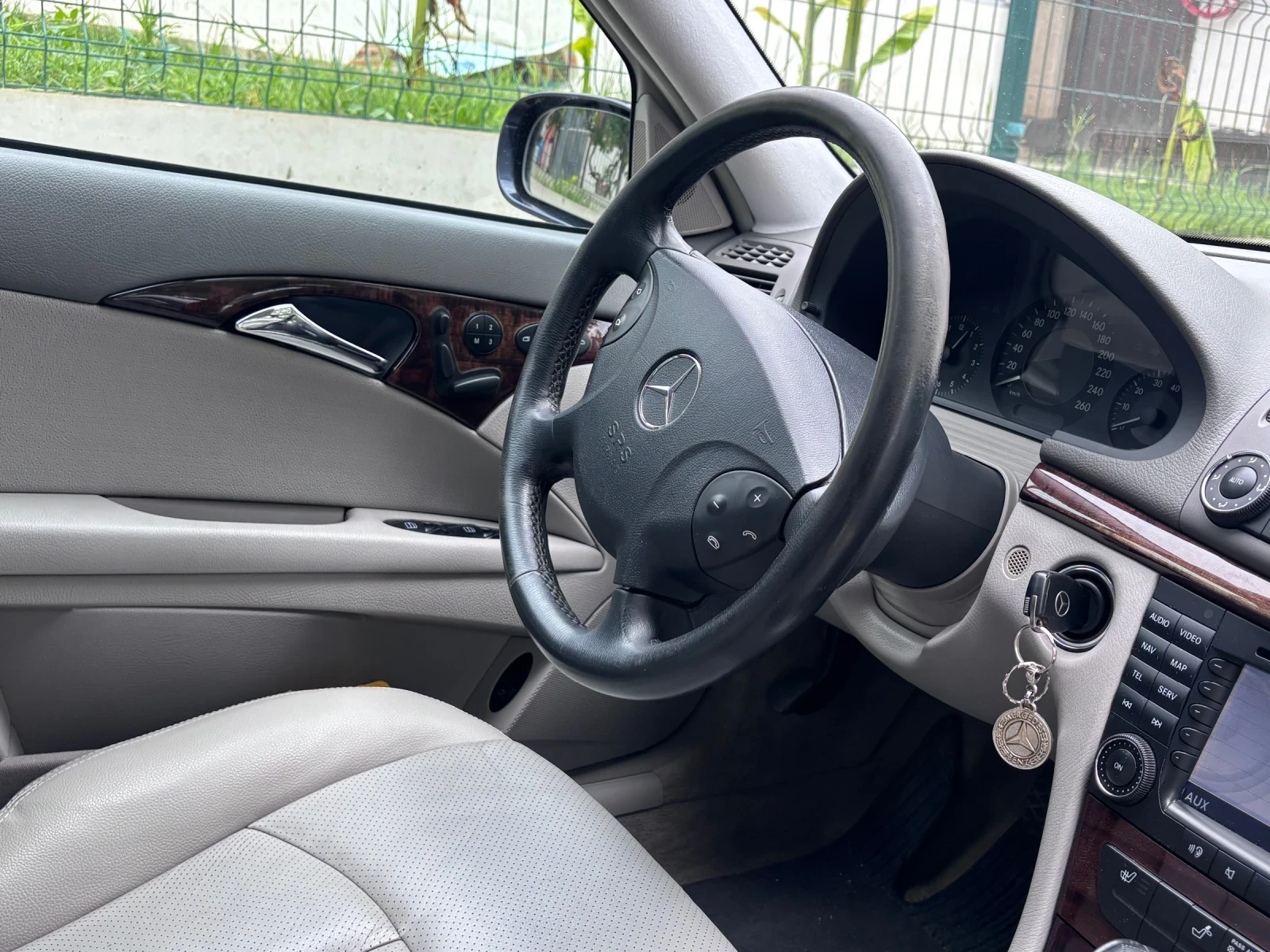 Mercedes-Benz E 280 3.0 4MATIC ГАЗ, снимка 17 - Автомобили и джипове - 54720674
