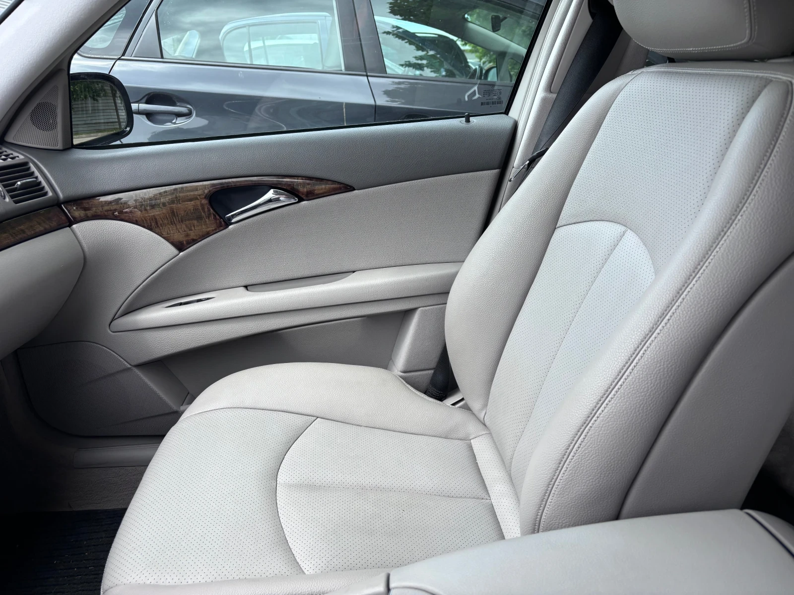 Mercedes-Benz E 280 3.0 4MATIC ГАЗ, снимка 16 - Автомобили и джипове - 54720674