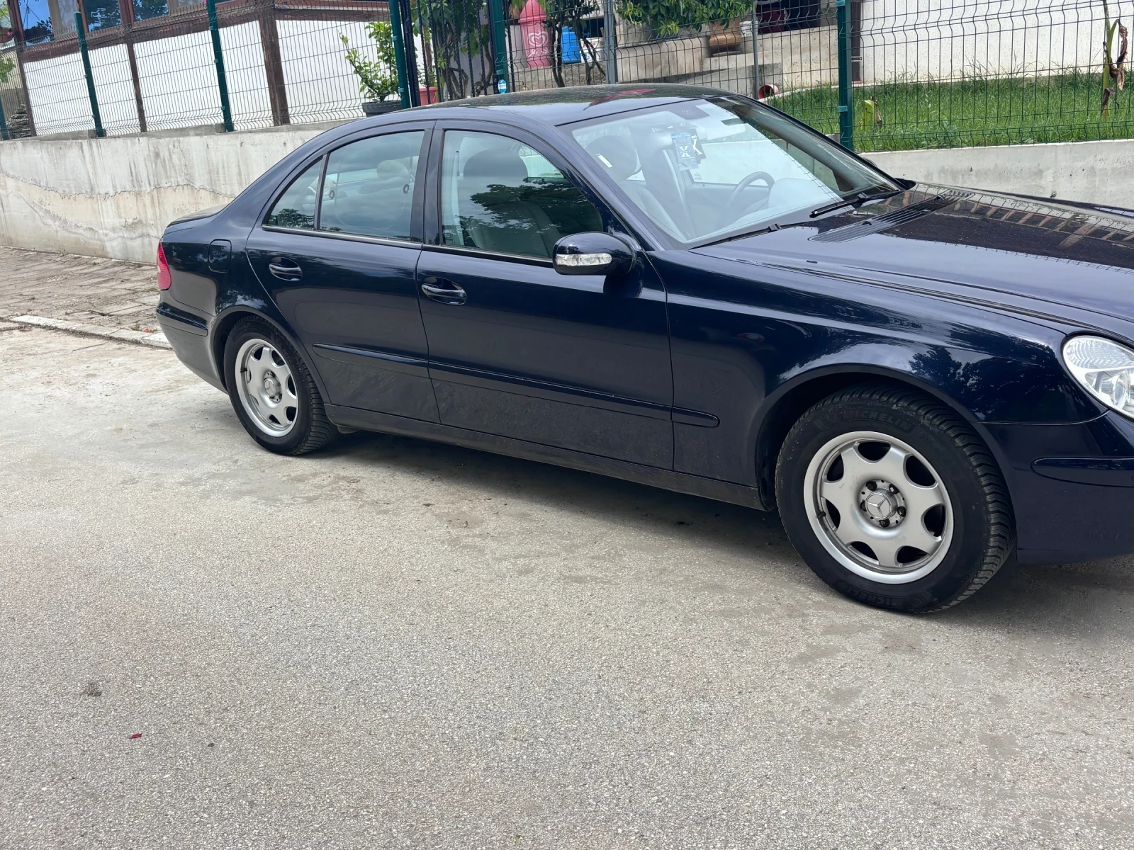 Mercedes-Benz E 280 3.0 4MATIC ГАЗ, снимка 2 - Автомобили и джипове - 54720674