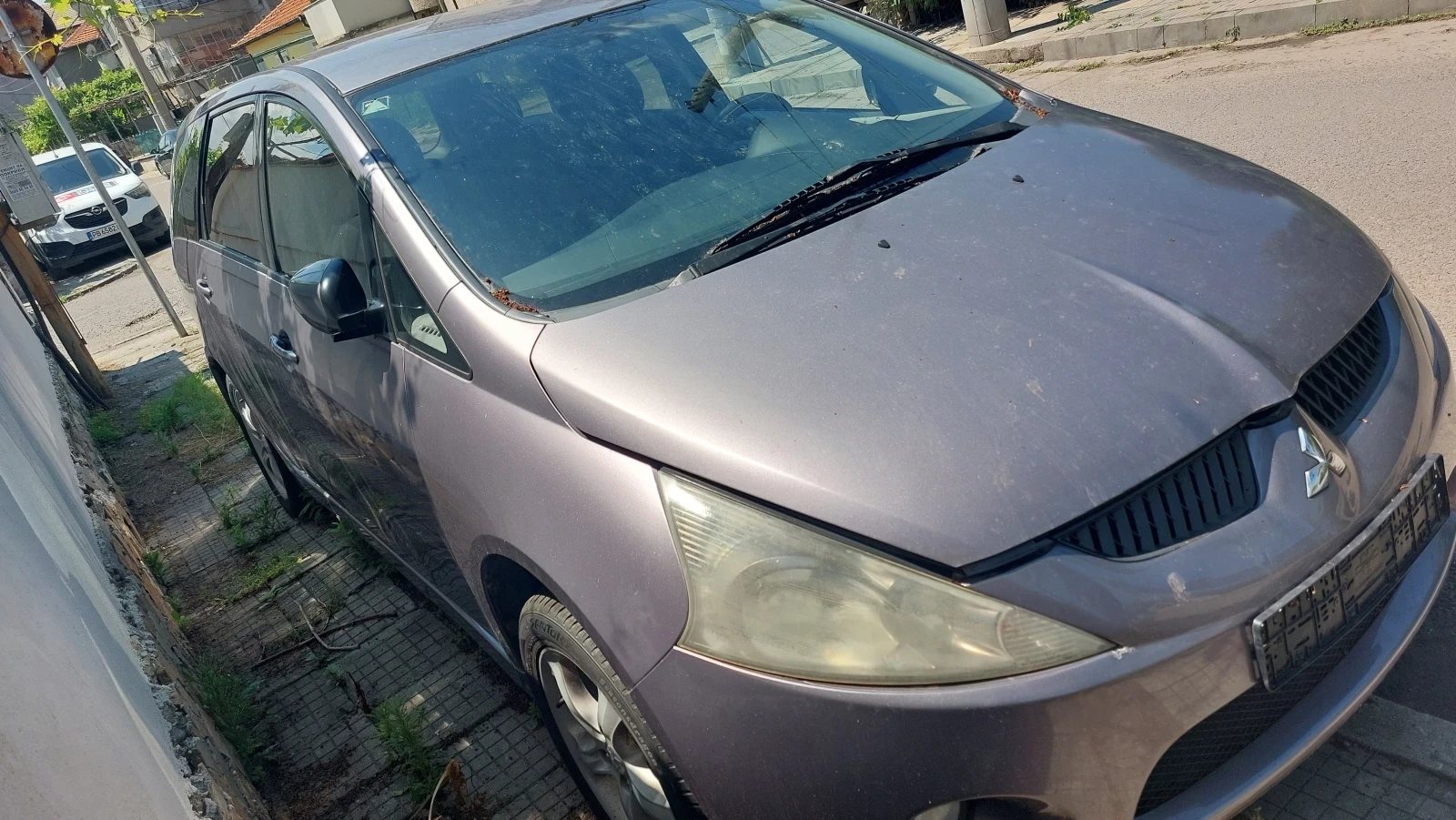 Mitsubishi Grandis Бензин, 7 места, снимка 2 - Автомобили и джипове - 54981265