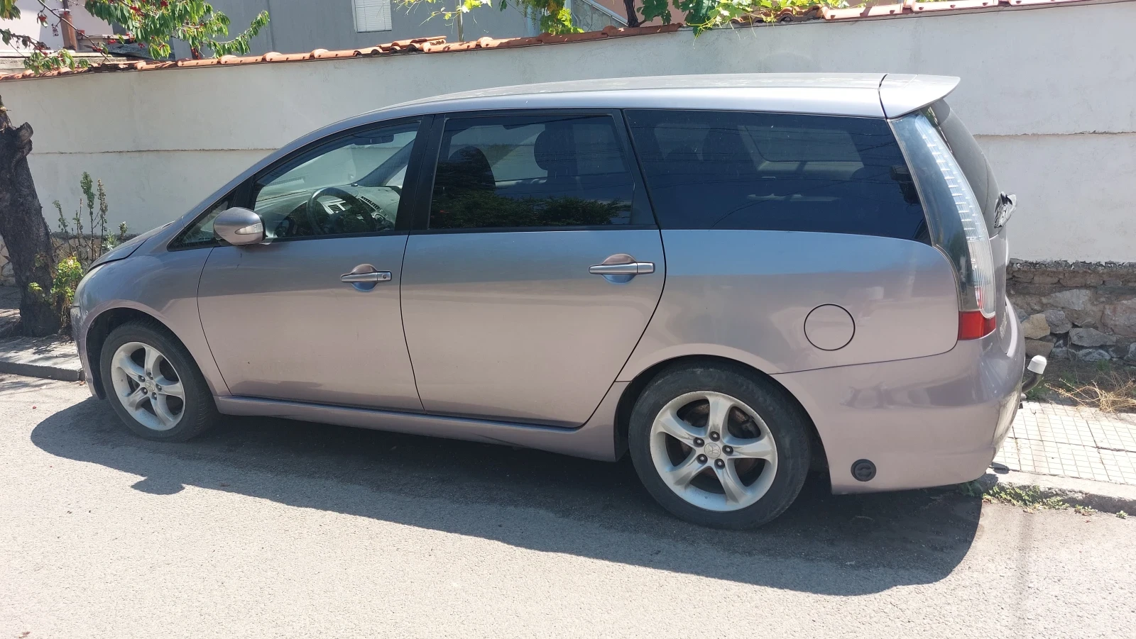 Mitsubishi Grandis Бензин, 7 места, снимка 3 - Автомобили и джипове - 54981265