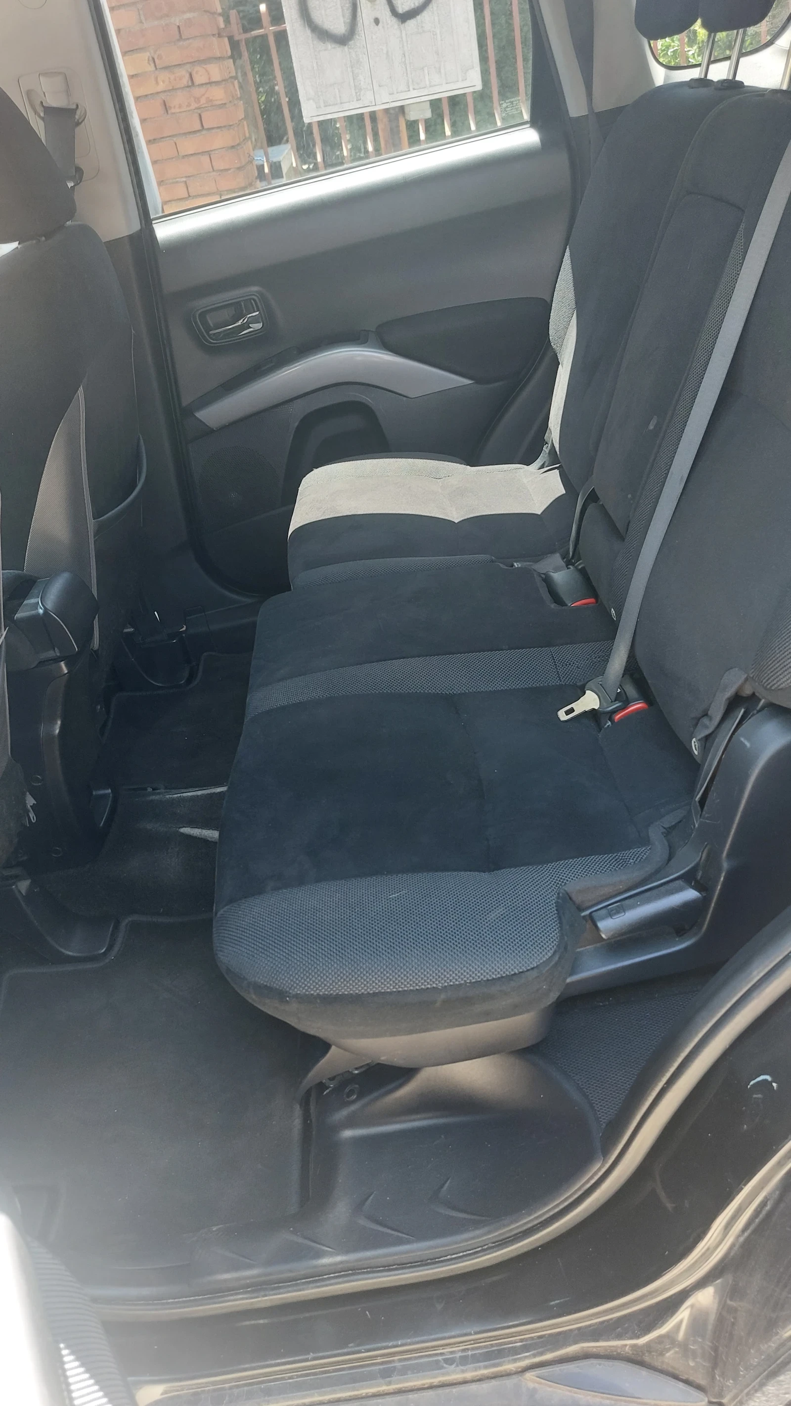 Mitsubishi Grandis Бензин, 7 места, снимка 8 - Автомобили и джипове - 54981265