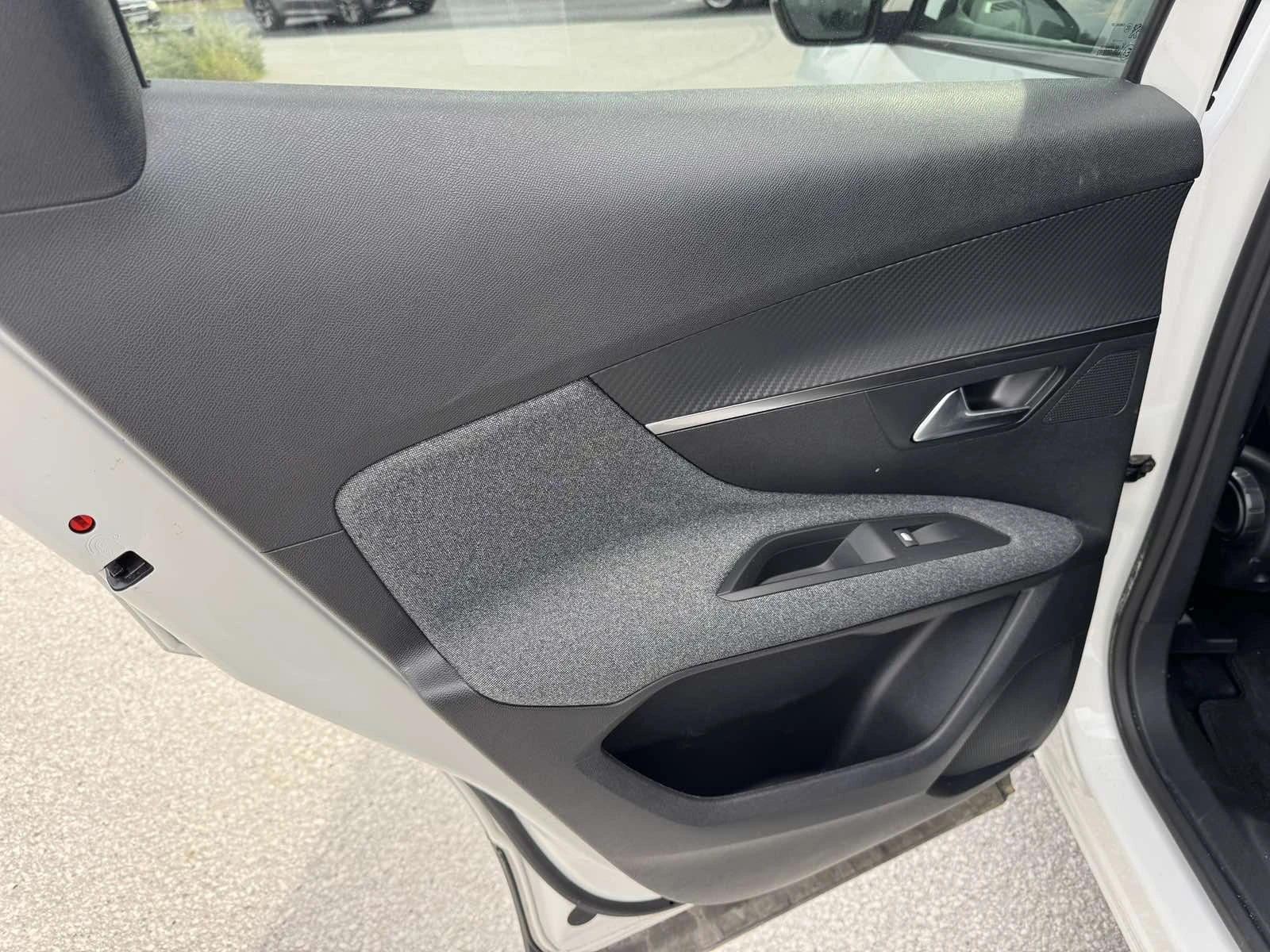 Peugeot 3008, снимка 13 - Автомобили и джипове - 55189591