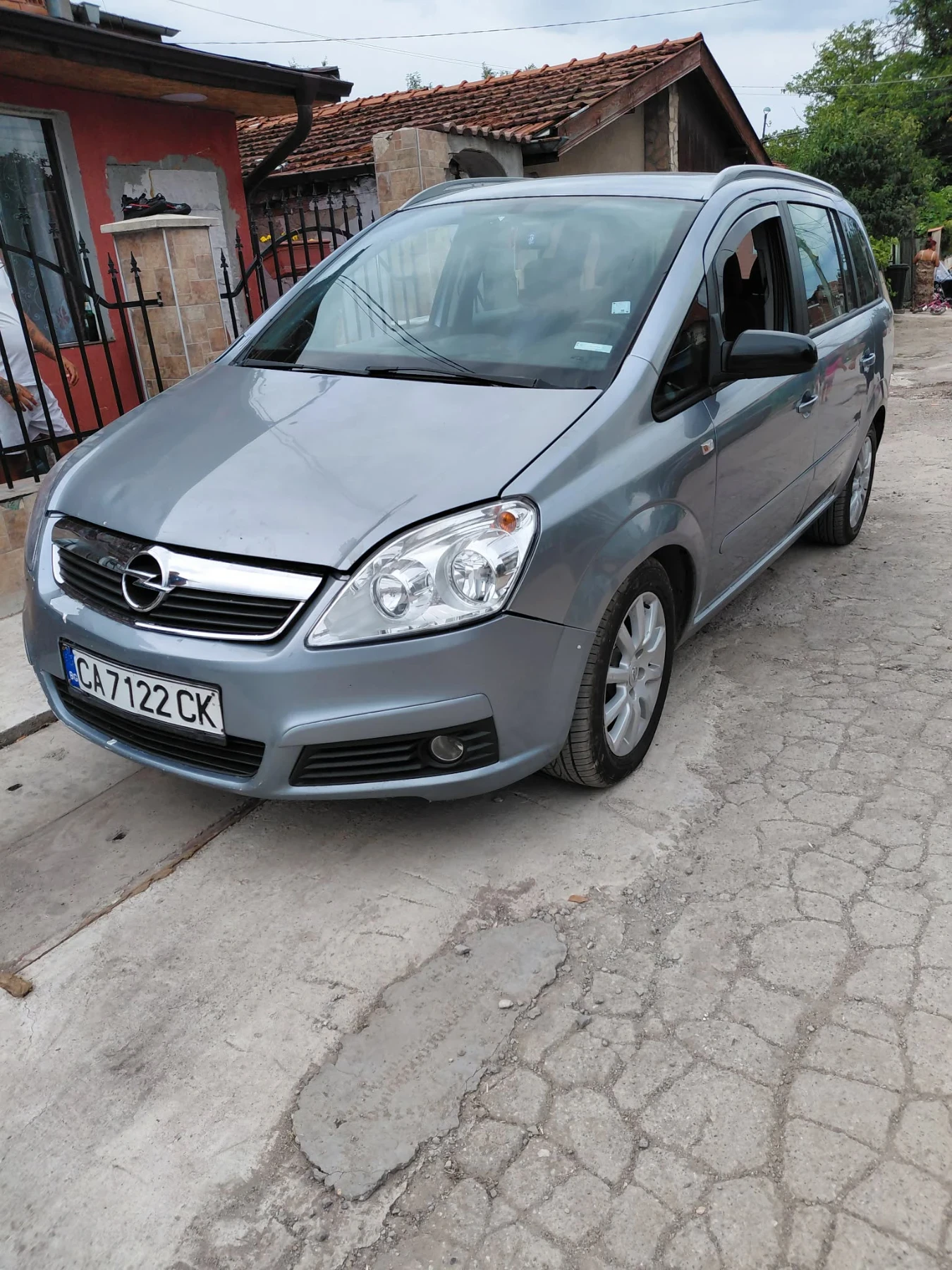 Opel Zafira 1.9cdti, снимка 2 - Автомобили и джипове - 55212358