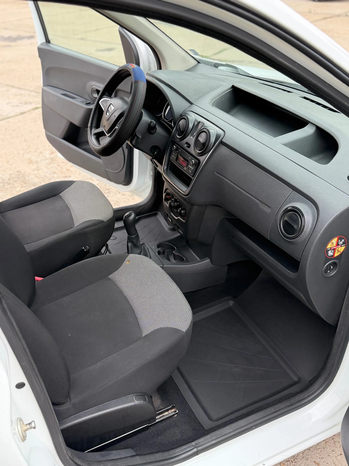 Dacia Dokker, снимка 10 - Автомобили и джипове - 55389359
