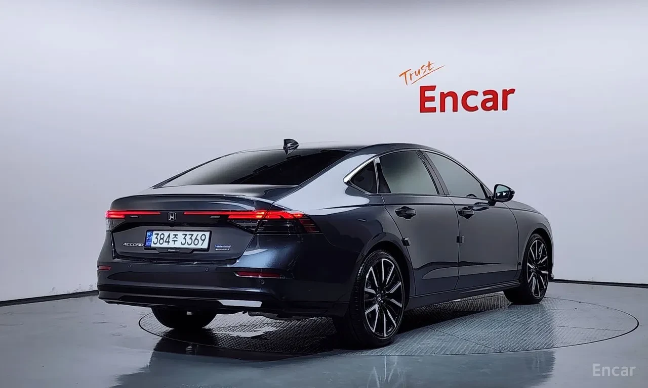 Honda Accord HYBRID* КОЖА* ХЕДС ЪП* КАМЕРА* ДИГИТАЛНО ТАБЛО, снимка 2 - Автомобили и джипове - 55543055
