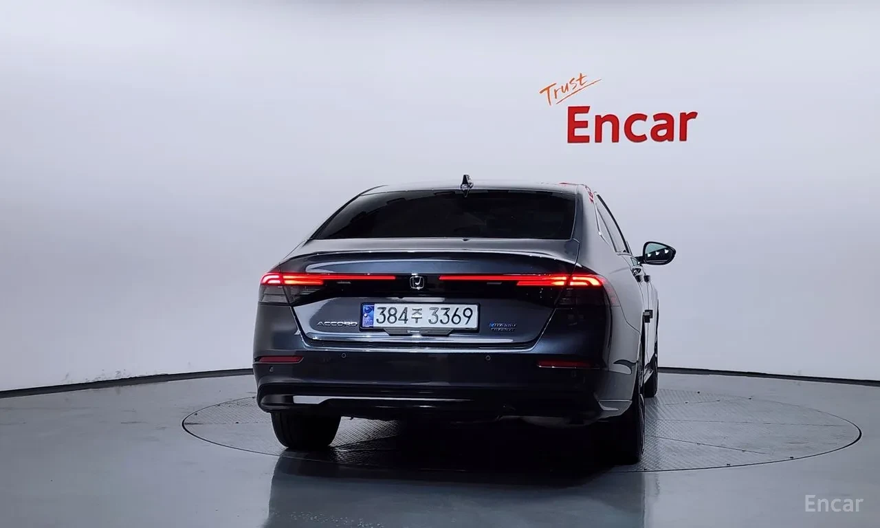 Honda Accord HYBRID* КОЖА* ХЕДС ЪП* КАМЕРА* ДИГИТАЛНО ТАБЛО, снимка 4 - Автомобили и джипове - 55543055