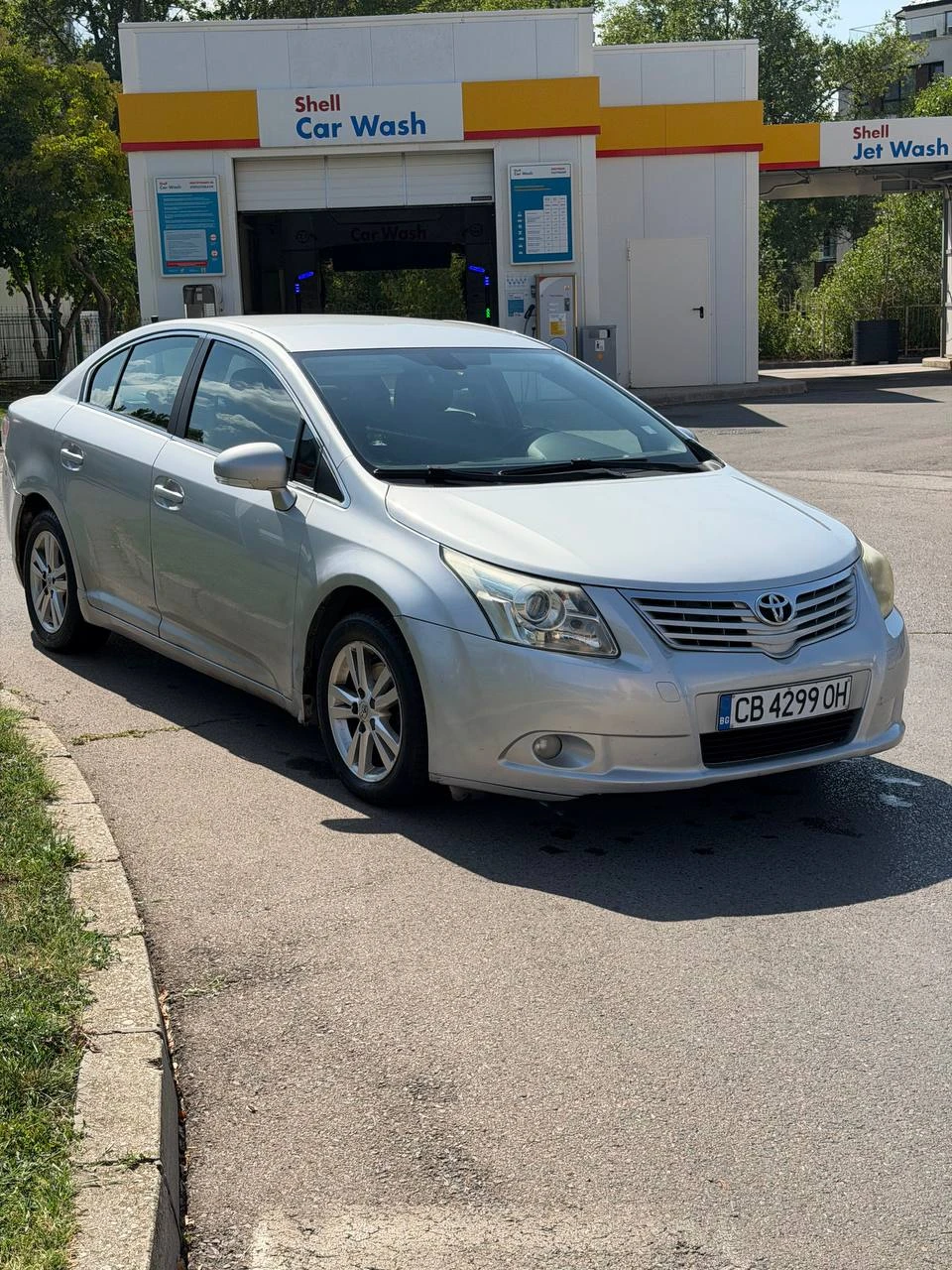 Toyota Avensis 1.8 Бензин/Газ, снимка 2 - Автомобили и джипове - 55925045