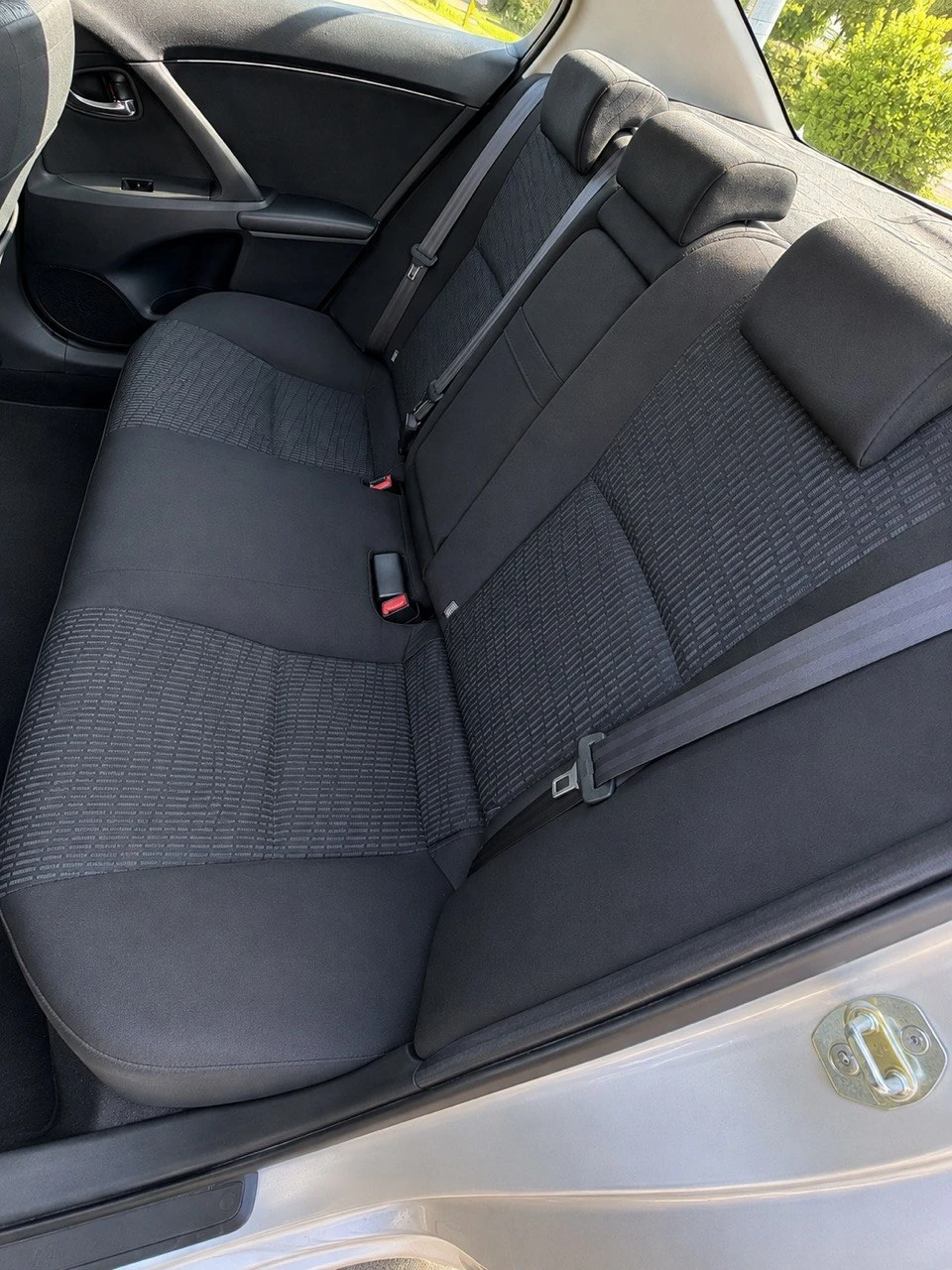 Toyota Avensis 1.8 Бензин/Газ, снимка 13 - Автомобили и джипове - 55925045