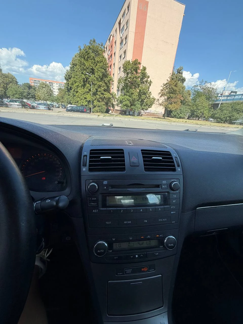Toyota Avensis 1.8 Бензин/Газ, снимка 10 - Автомобили и джипове - 55925045