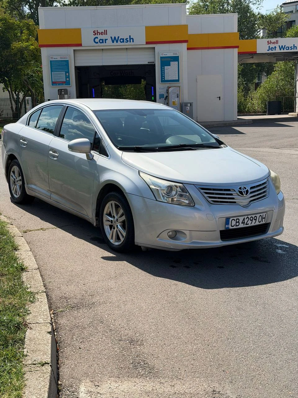Toyota Avensis 1.8 Бензин/Газ, снимка 3 - Автомобили и джипове - 55925045
