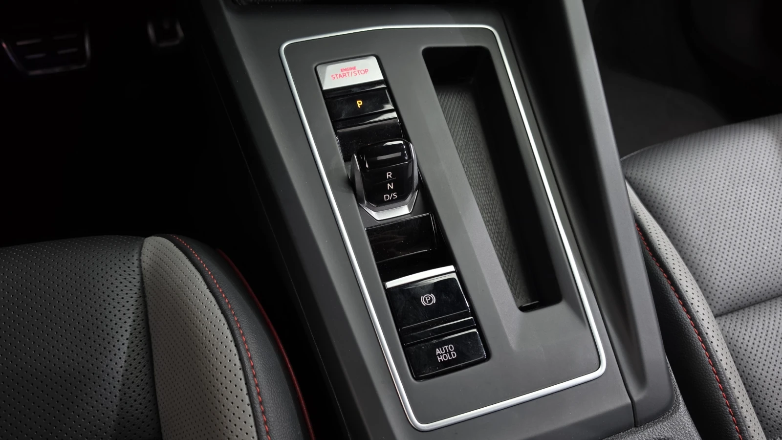 VW Golf 2.0 GTI* BLIND SPOT* HUD* ПОДГРЕВ ВОЛАН* ЛЮК* КРАЙ, снимка 9 - Автомобили и джипове - 55983936