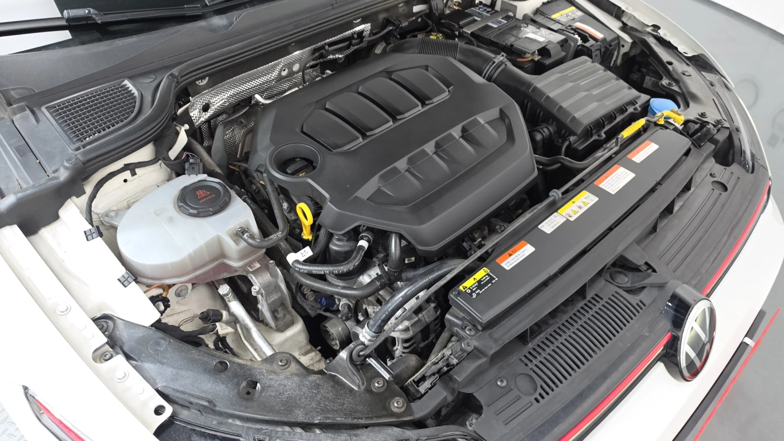 VW Golf 2.0 GTI* BLIND SPOT* HUD* ПОДГРЕВ ВОЛАН* ЛЮК* КРАЙ, снимка 6 - Автомобили и джипове - 55983936