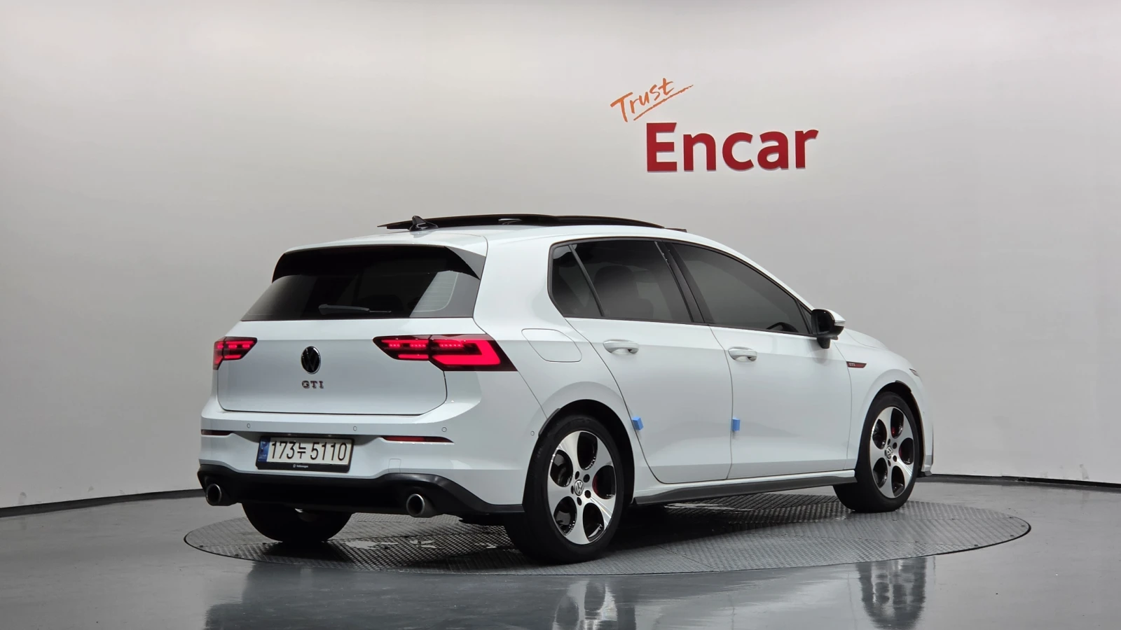 VW Golf 2.0 GTI* BLIND SPOT* HUD* ПОДГРЕВ ВОЛАН* ЛЮК* КРАЙ, снимка 2 - Автомобили и джипове - 55983936