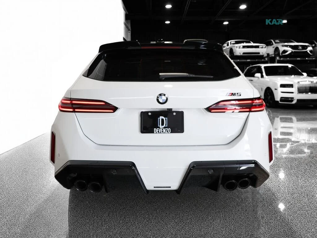 BMW M5 Touring * Bowers & Wilkins* АвтоКредит* (ЦЕНА ДО Б, снимка 4 - Автомобили и джипове - 56089569